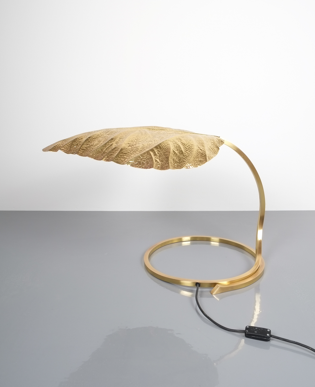 Tommaso Barbi Refurbished Brass Rhubarb, Large Hammered Brass Table Lamp